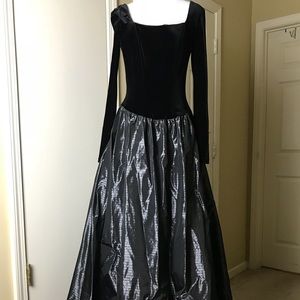 Jessica McClintock Gown_Velvet